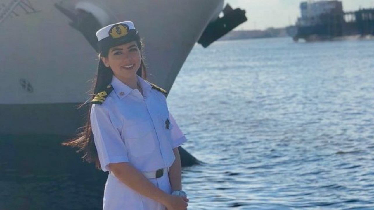 حقيقة تورط قبطان مصرية في حادث السفينة الجانحة بقناة السويس