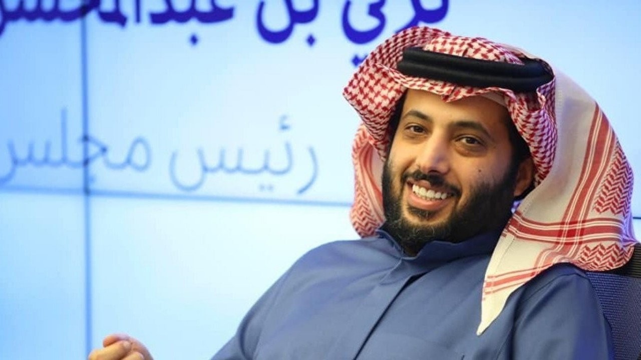 تركي آل الشيخ يلمح لإقامة مباريات اعتزال لعدد من لاعبي كرة القدم