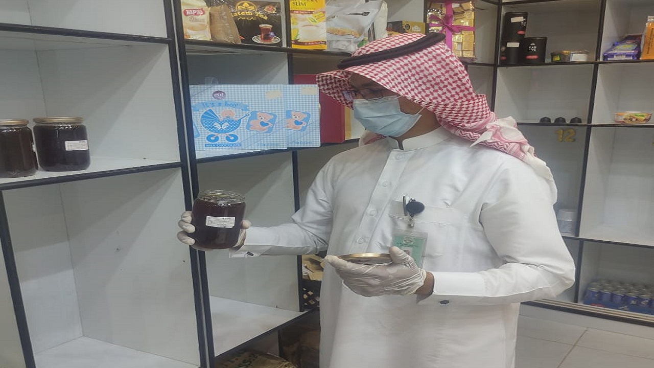 ضبط عسل مغشوش قبل توزيعه على الأسواق في بحر أبوسكينة