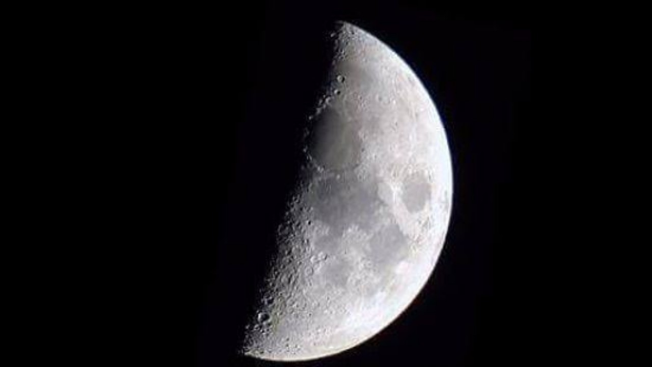 فلكية جدة: رصد قمر التربيع الأول لشهر شعبان مساء اليوم بسماء المملكة