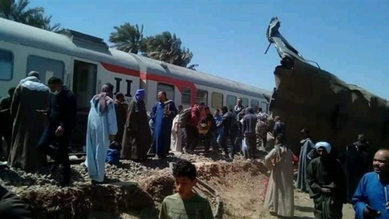 توقيف سائقي قطاري الصعيد و6 مسؤولين في السكك الحديد بمصر