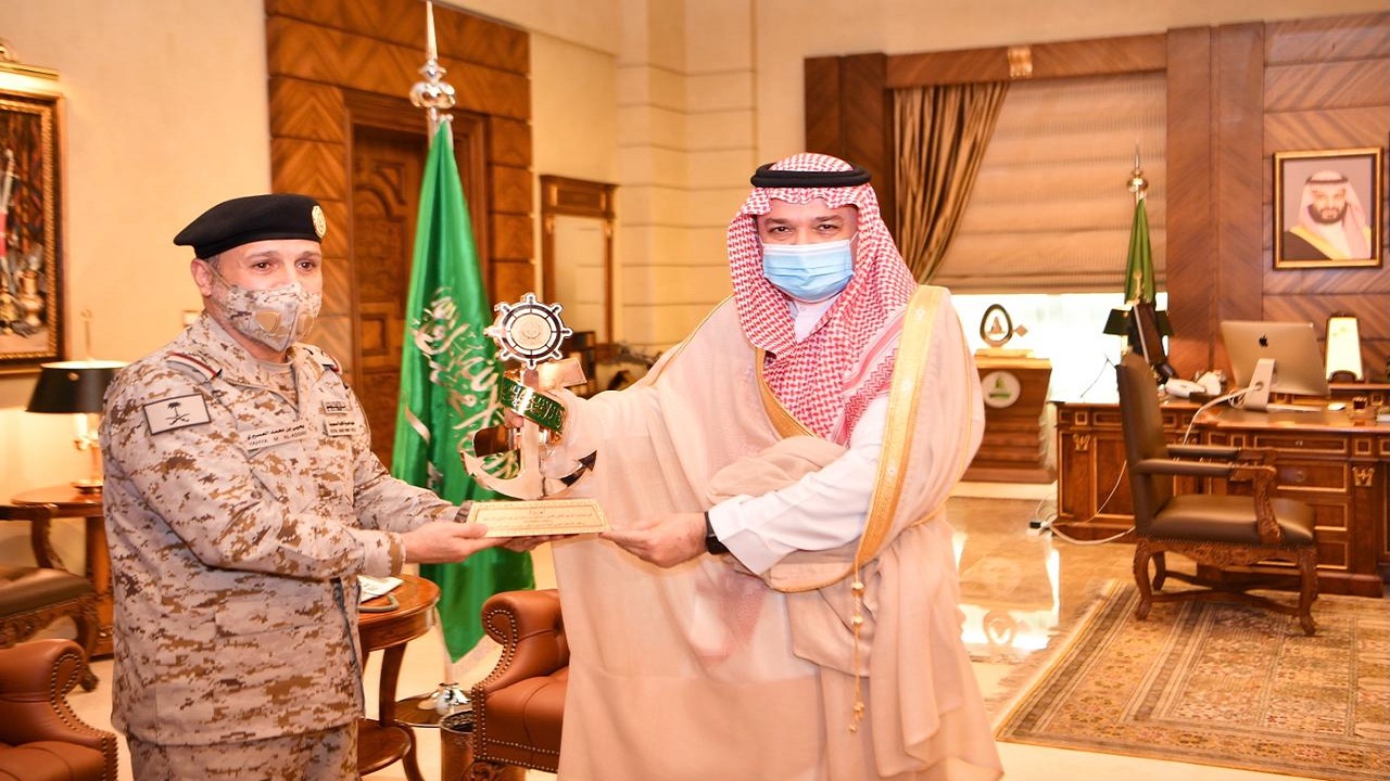 الأمير مشعل بن ماجد يستقبل قائد الأسطول الغربي المعين