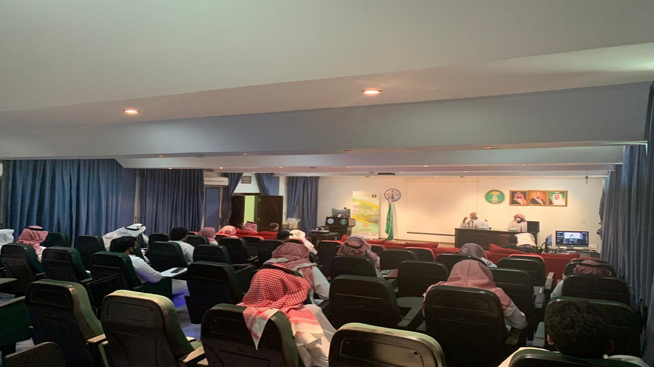 “البيئة” تدرِّب الشباب السعودي على تربية النحل وإنتاج منتجاته