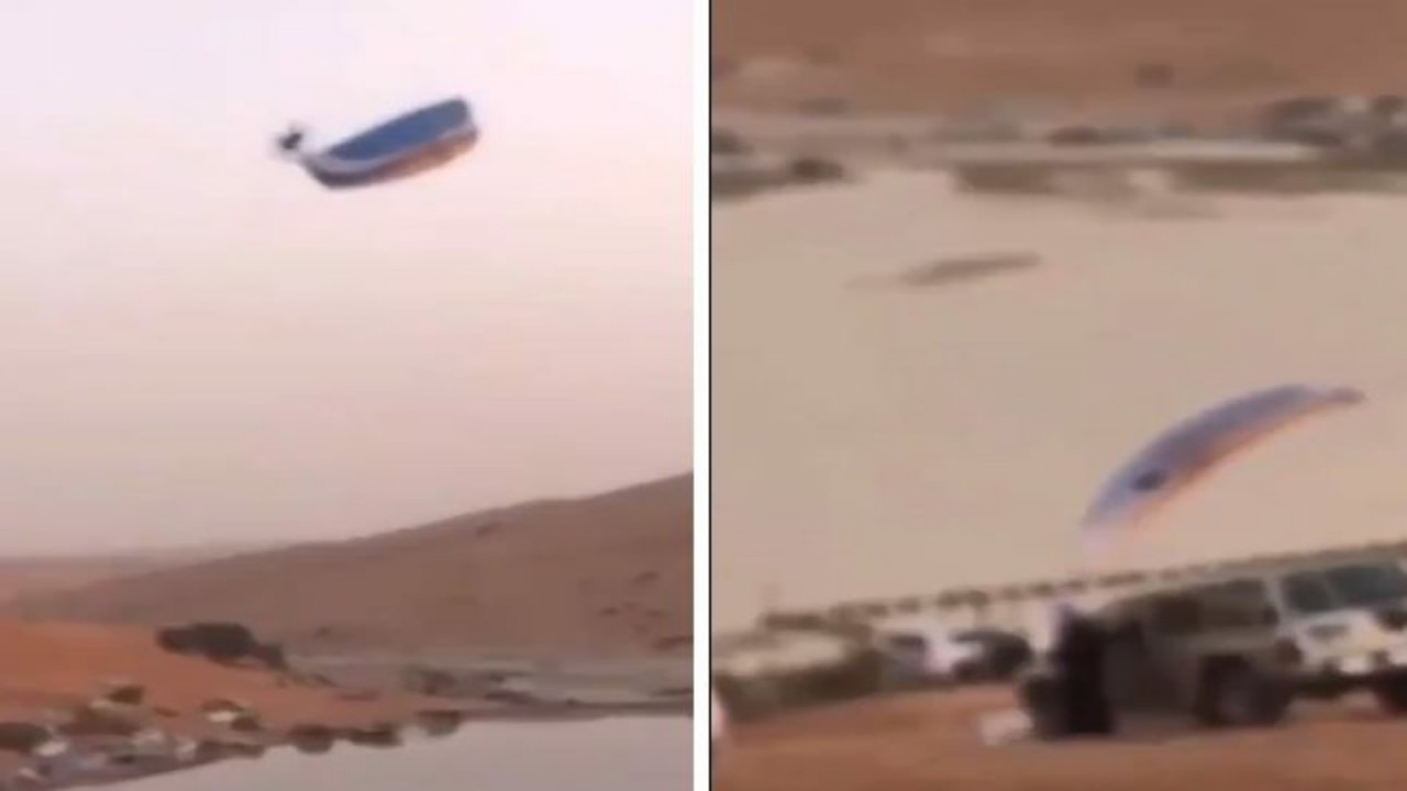فيديو يوثق لحظة سقوط طائرة شراعية فوق مركبة متوقفة في المزاحمية