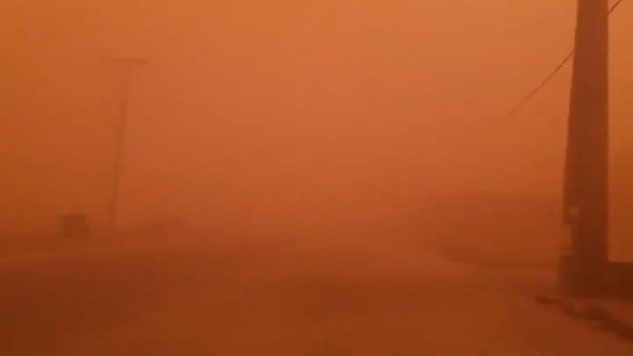 بالفيديو .. العاصفة الرملية تدخل أجواء ‎المجمعة