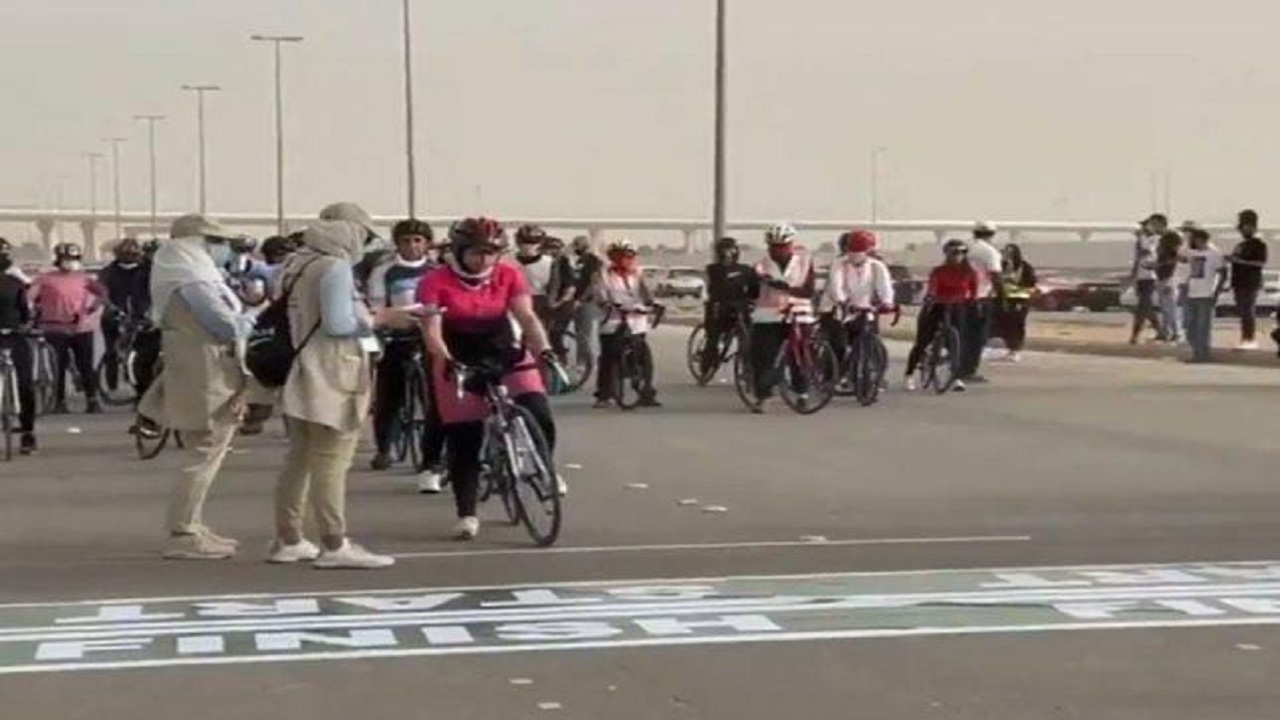 بالفيديو.. انطلاق سباق السيدات للدراجات الهوائية في الرياض