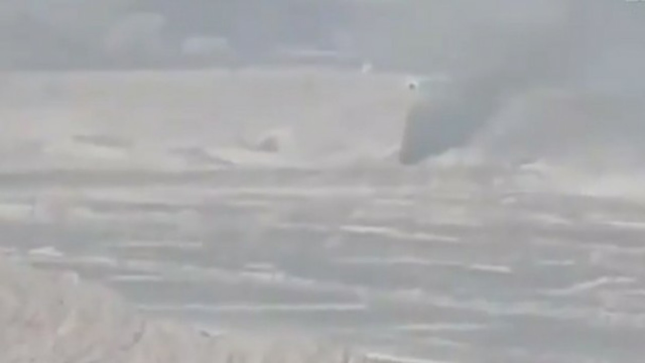 شاهد.. لحظة استهداف طائرات التحالف عربات عسكرية تابعة للحوثيين في مأرب