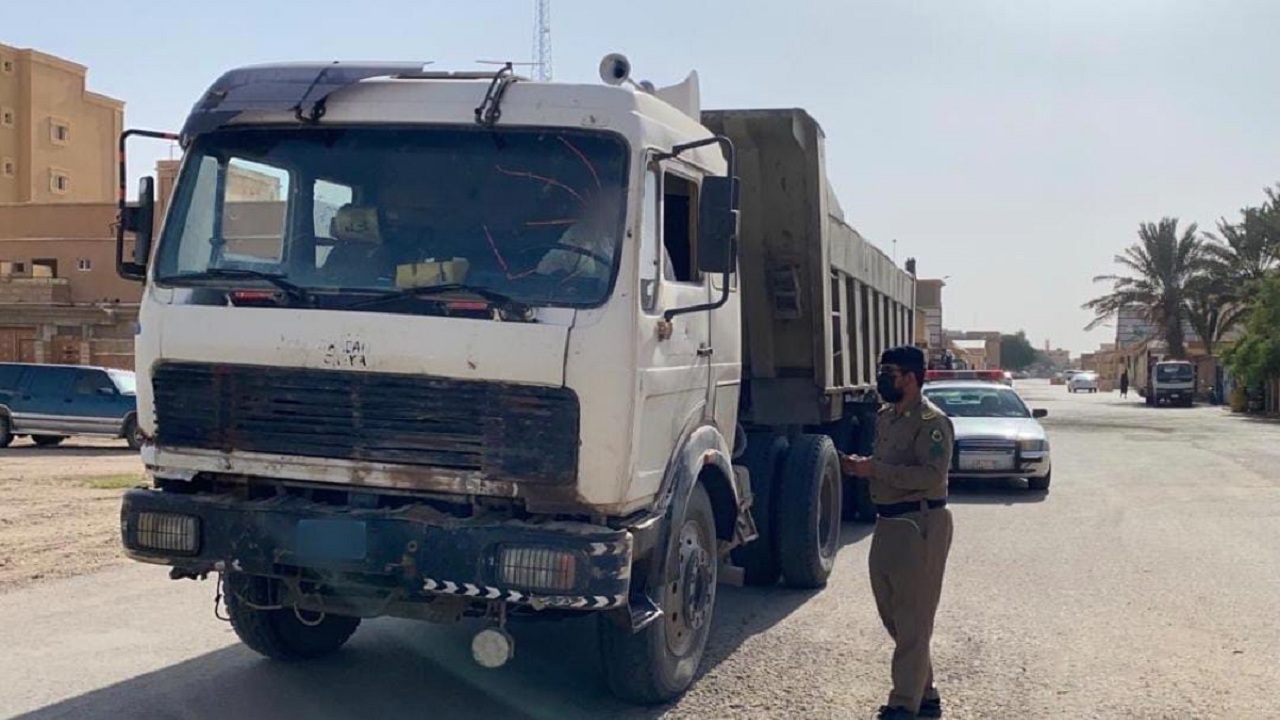 ضبط قائد شاحنة عكس اتجاه السير في الدوادمي