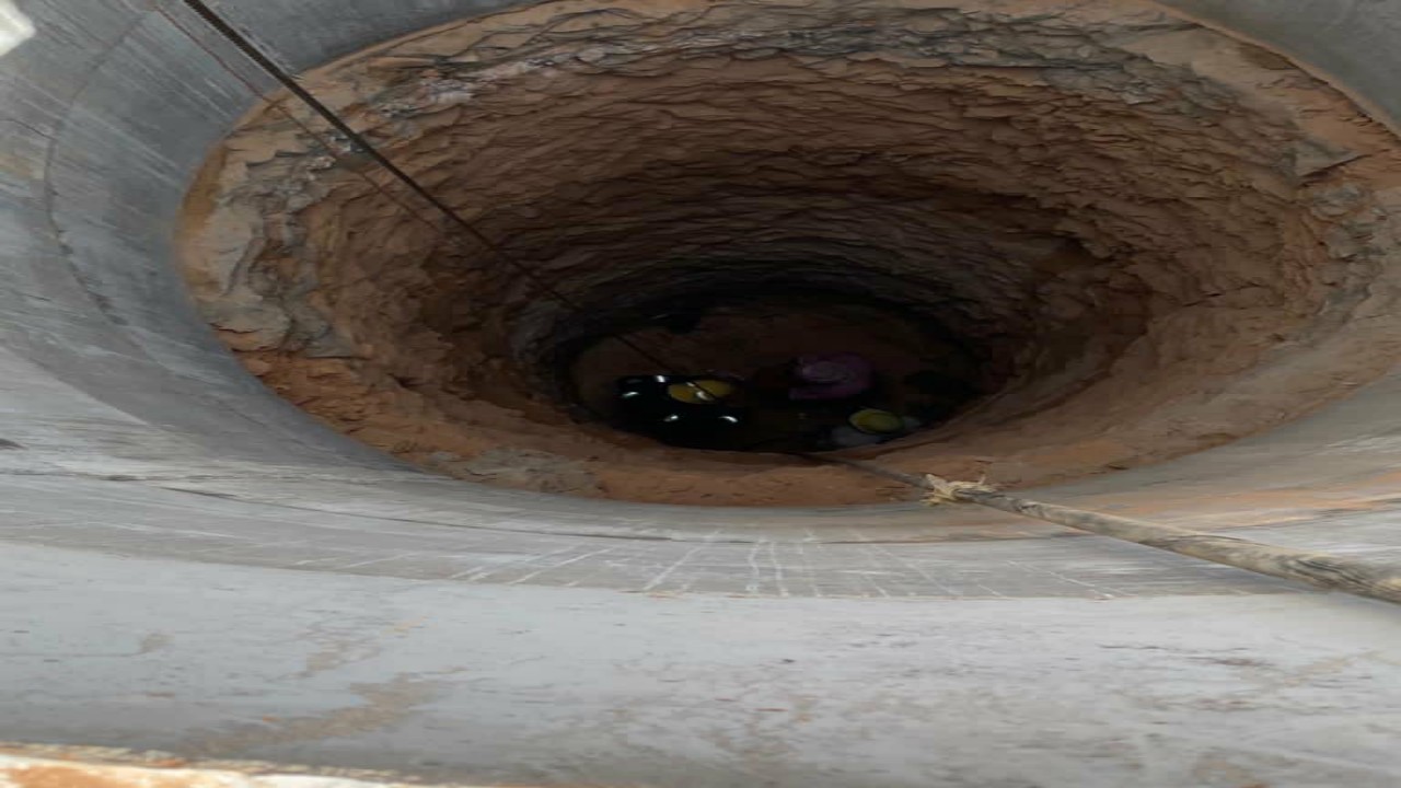 مدني ‎وادي الدواسر ينقذ مقيمًا سقط في خزان مياه تحت الإنشاء