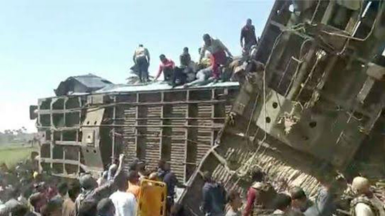 الكشف عن مفاجأة جديدة بشأن حادث قطاري سوهاج 