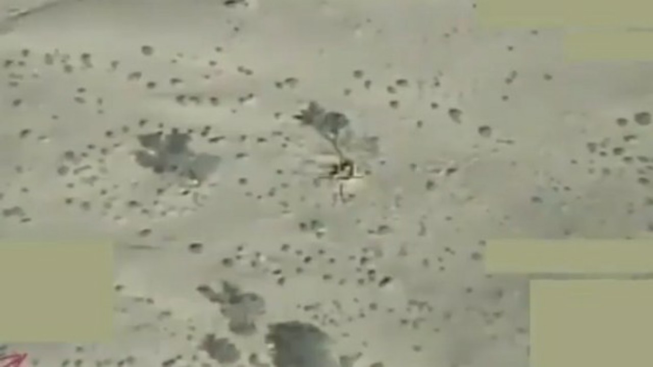 شاهد.. لحظة استهداف معدات وعناصر الحوثيين في مأرب 