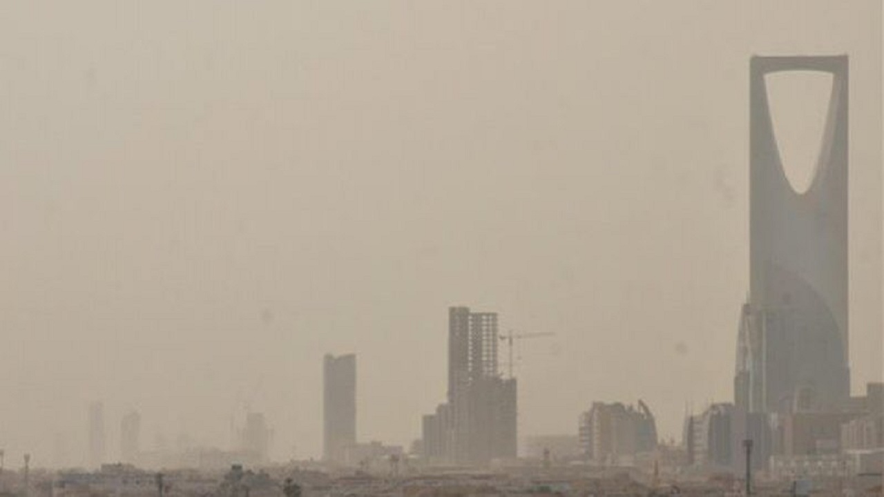 الأرصاد توضح مسار العاصفة الرملية في منطقة الرياض