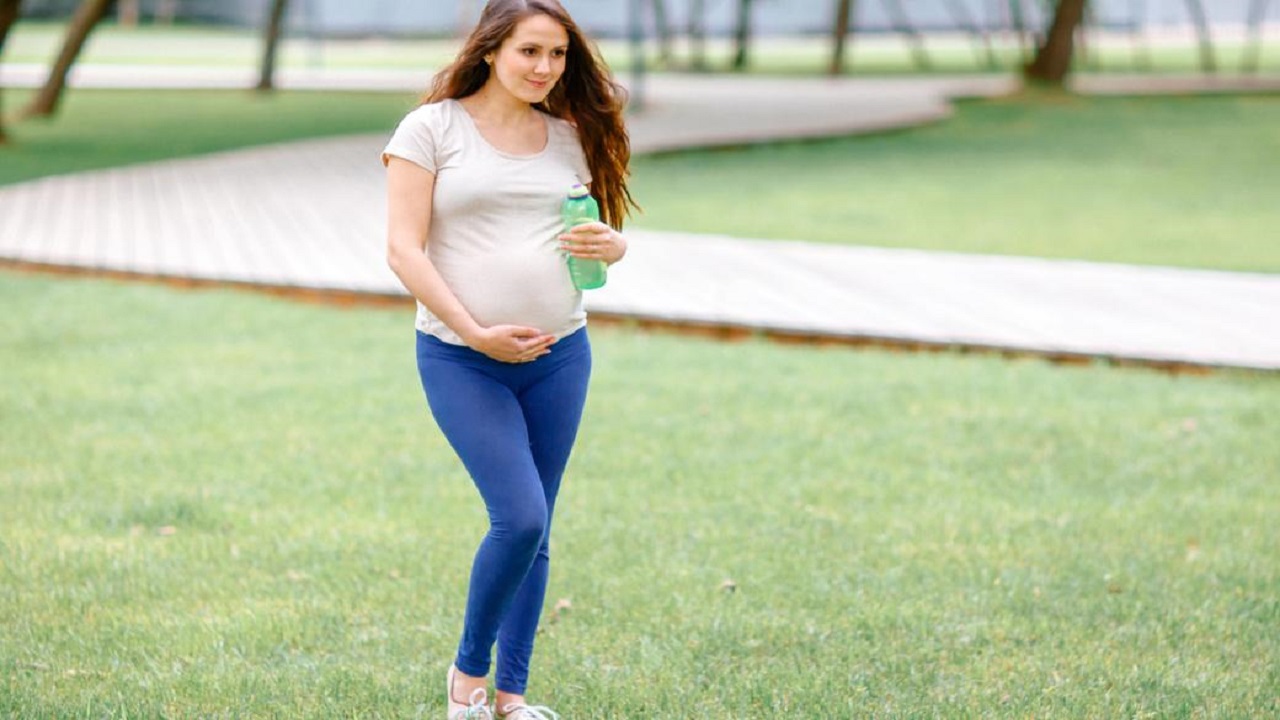 فوائد المشي في جميع أشهر الحمل