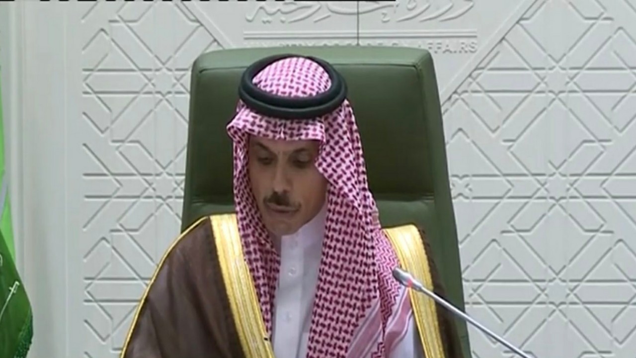 شاهد.. وزير الخارجية يعلن عن مبادرة لإنهاء الأزمة في اليمن والوصول لاتفاق سياسي