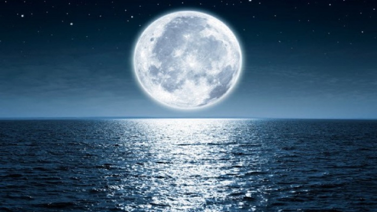 ظهور القمر العملاق في سماء المملكة بعد غروب شمس يوم 27 أبريل