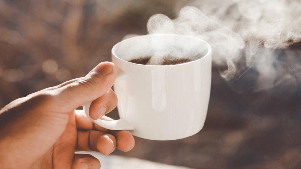 تناول الشاي الساخن يزيد من خطر الإصابة بالسرطان