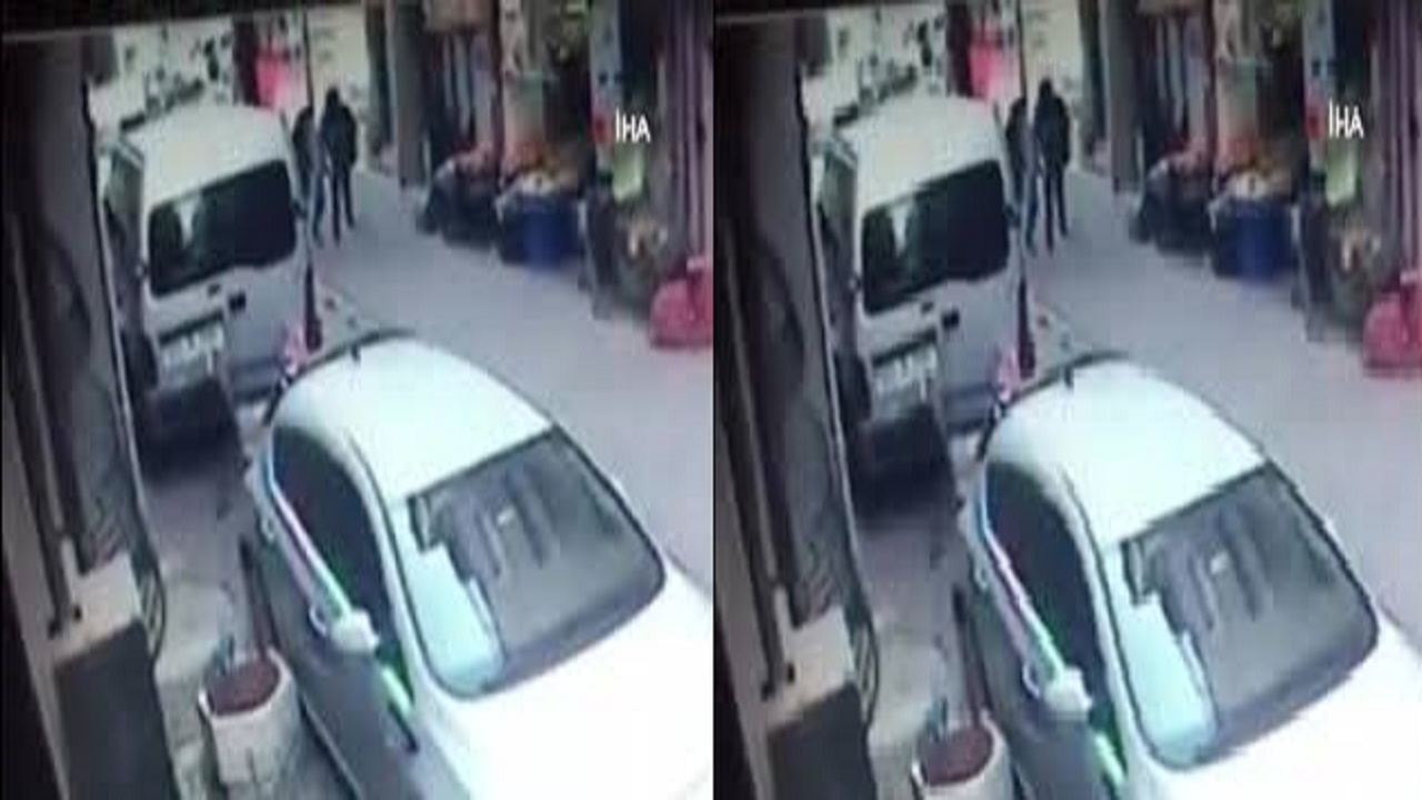 بالفيديو.. شاب يسدد أكثر من 10 طعنات لزوجته بسكين وسط شارع عام