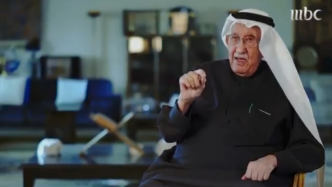 بالفيديو.. قصة فصل أمين عام الرياض السابق من العمل بمحطة وقود حينما كان صغيرا