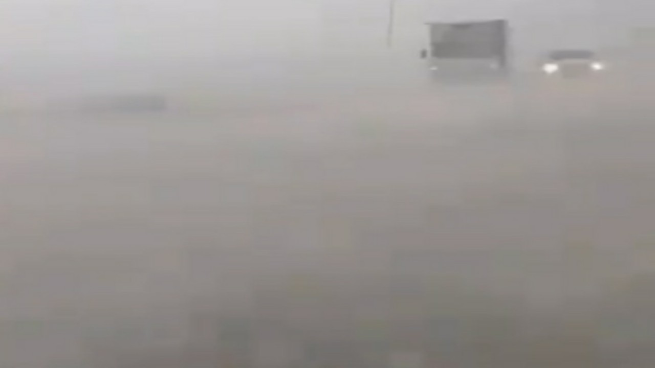 شاهد.. عاصفة البرد الغزيرة على محافظة رنية بالطائف 