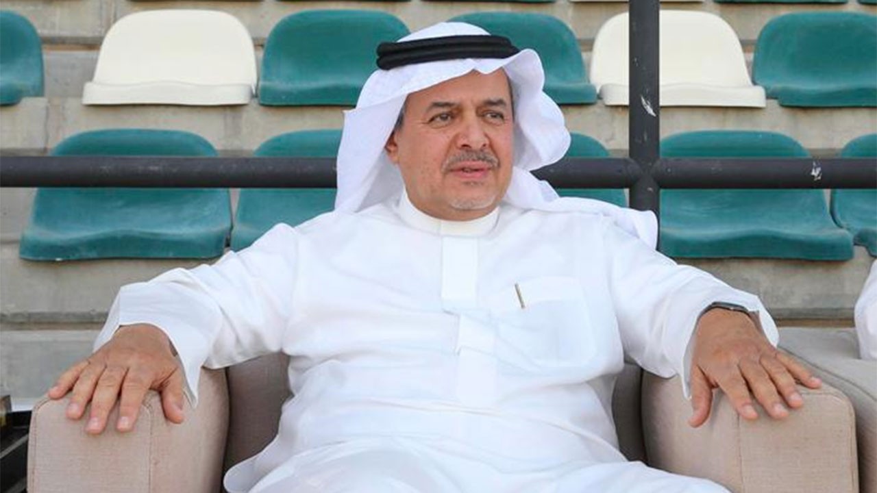 لاعب الأهلي السابق يُحمل الأمير منصور بن مشعل مسؤولية الديون