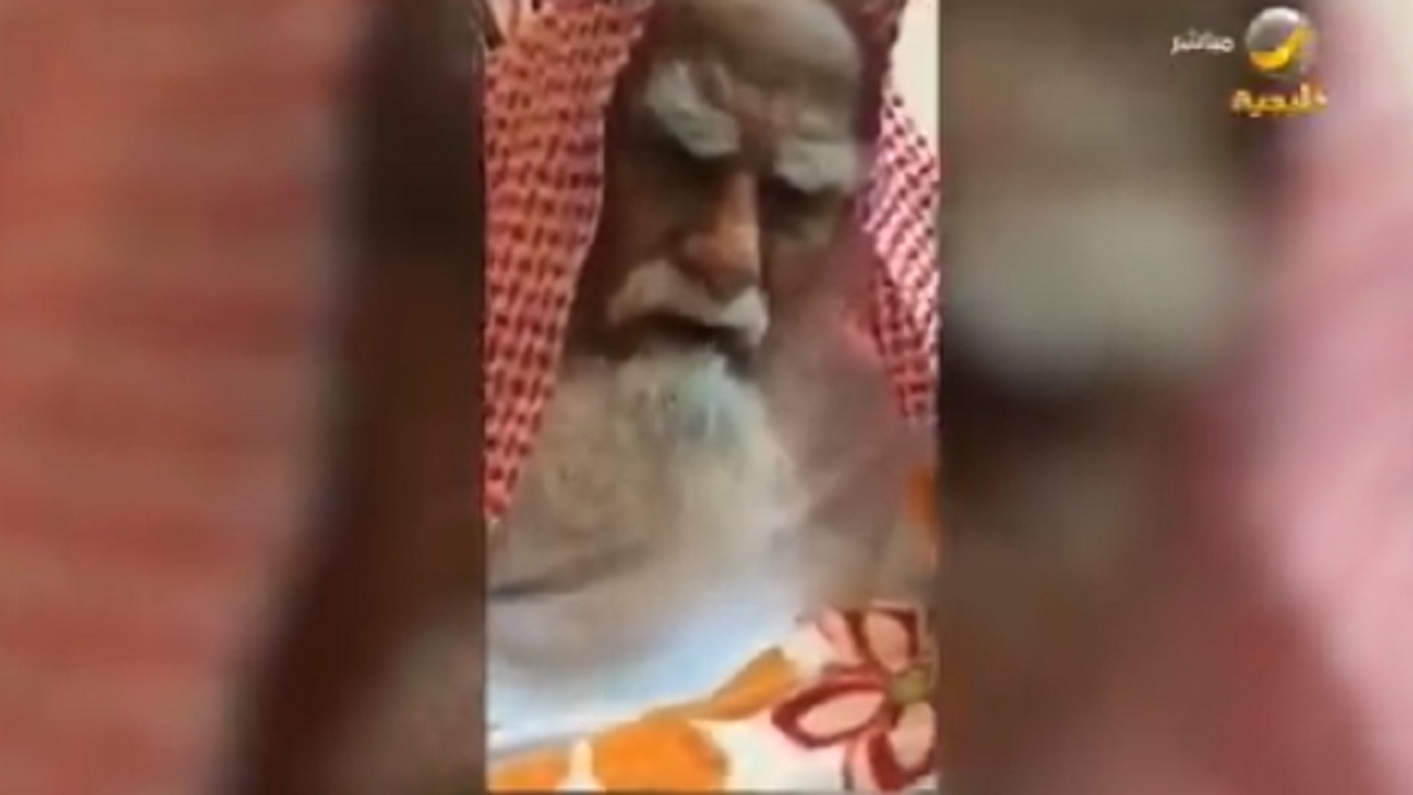 بالفيديو.. معمر سعودي بعسير عاش 120 عامًا وعمل مؤذنًا لمدة 80 سنة