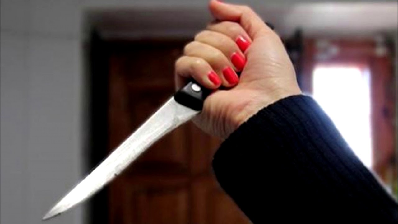 مذيعة شهيرة تنتقم من زوج شقيقتها وتطعنه بسكين