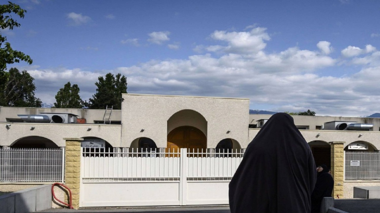 الاعتداء على مركز إسلامي في فرنسا
