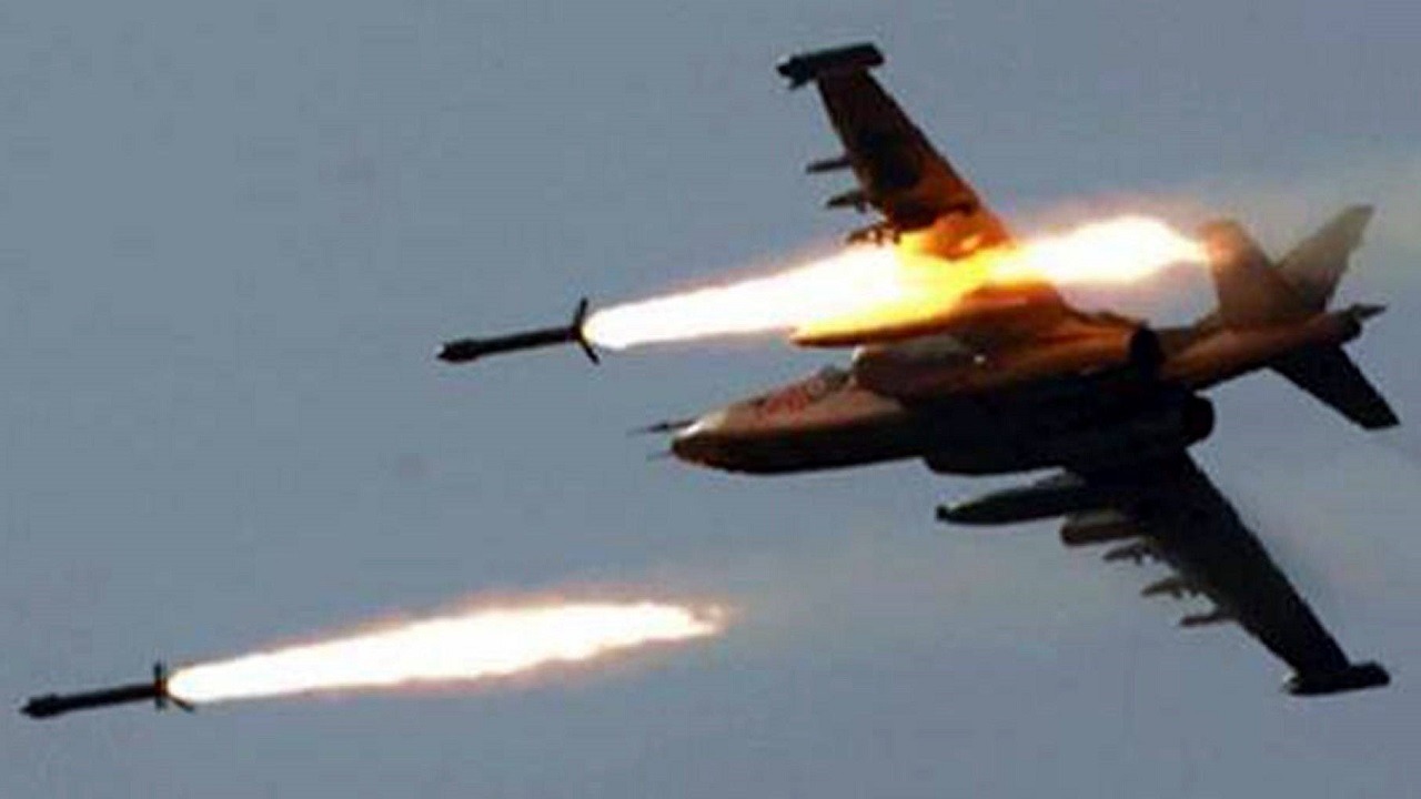 طيران التحالف يستهدف دبابة وسلاح مضاد للطائرات تابع للحوثيين