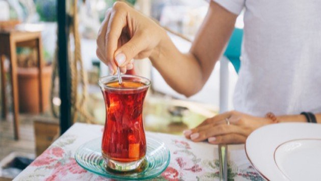 دراسة : شرب الشاي بصفة يومية قد يسبب السرطان