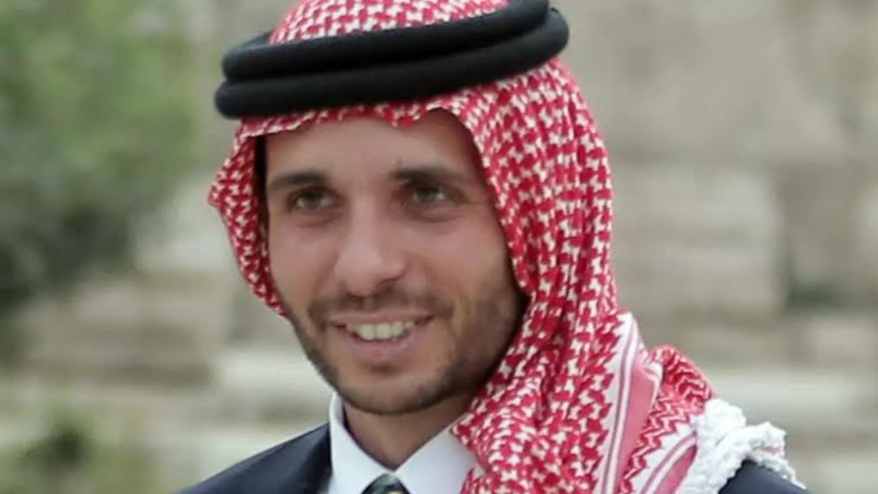 الحكومة الأردنية تكشف سبب بث الأمير حمزة بن الحسين رسالتين بالعربية والإنجليزية 