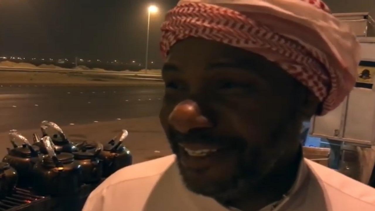 بالفيديو .. قصة بائع الشأي أبو وليد الذي آلم رحيله المجتمع