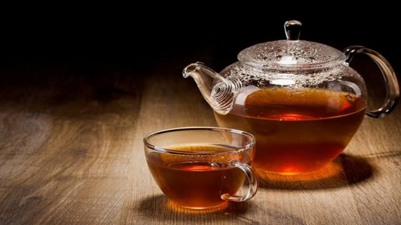 أضرار وفوائد تناول الشاي في السحور