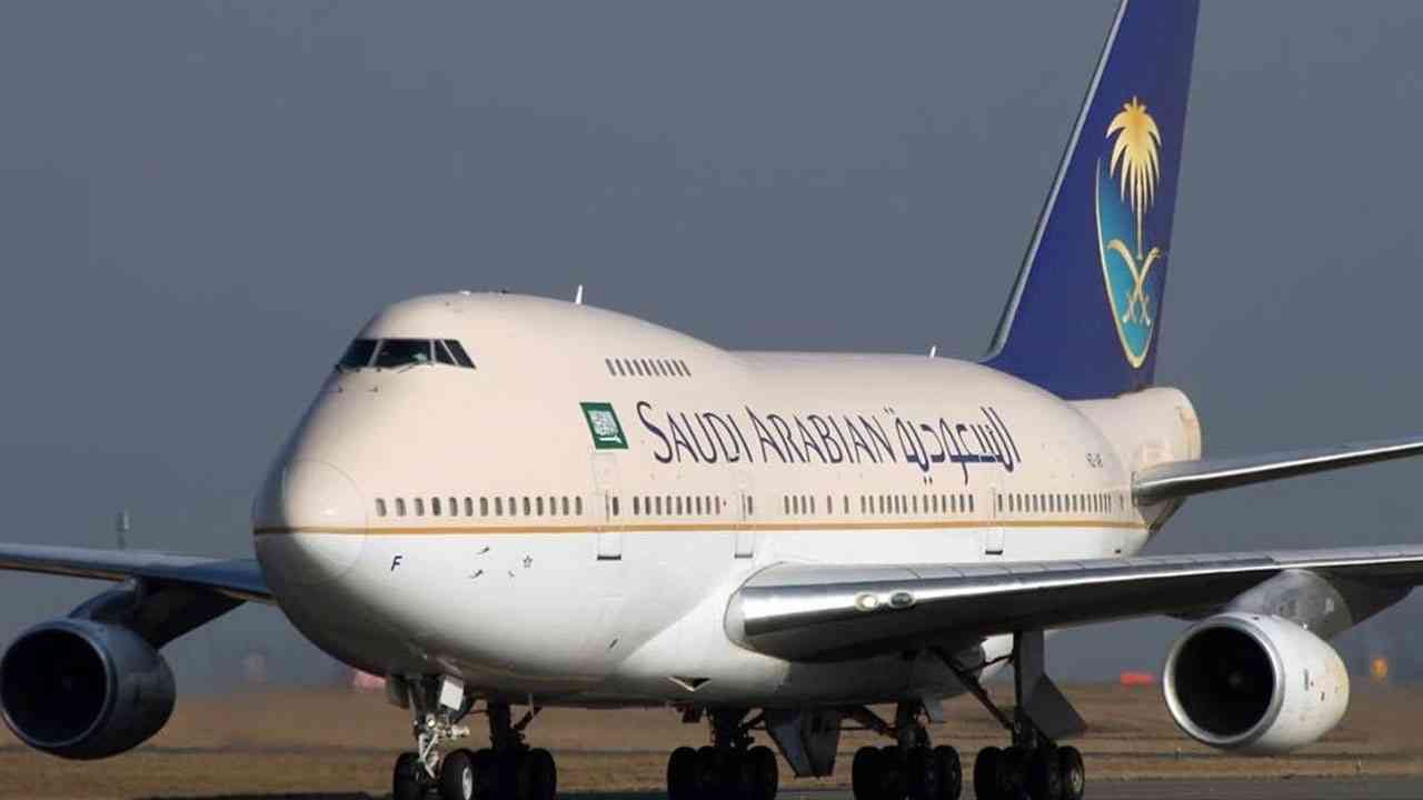 الخطوط السعودية تعيد تسيير رحلاتها من تبوك إلى أبها وجازان