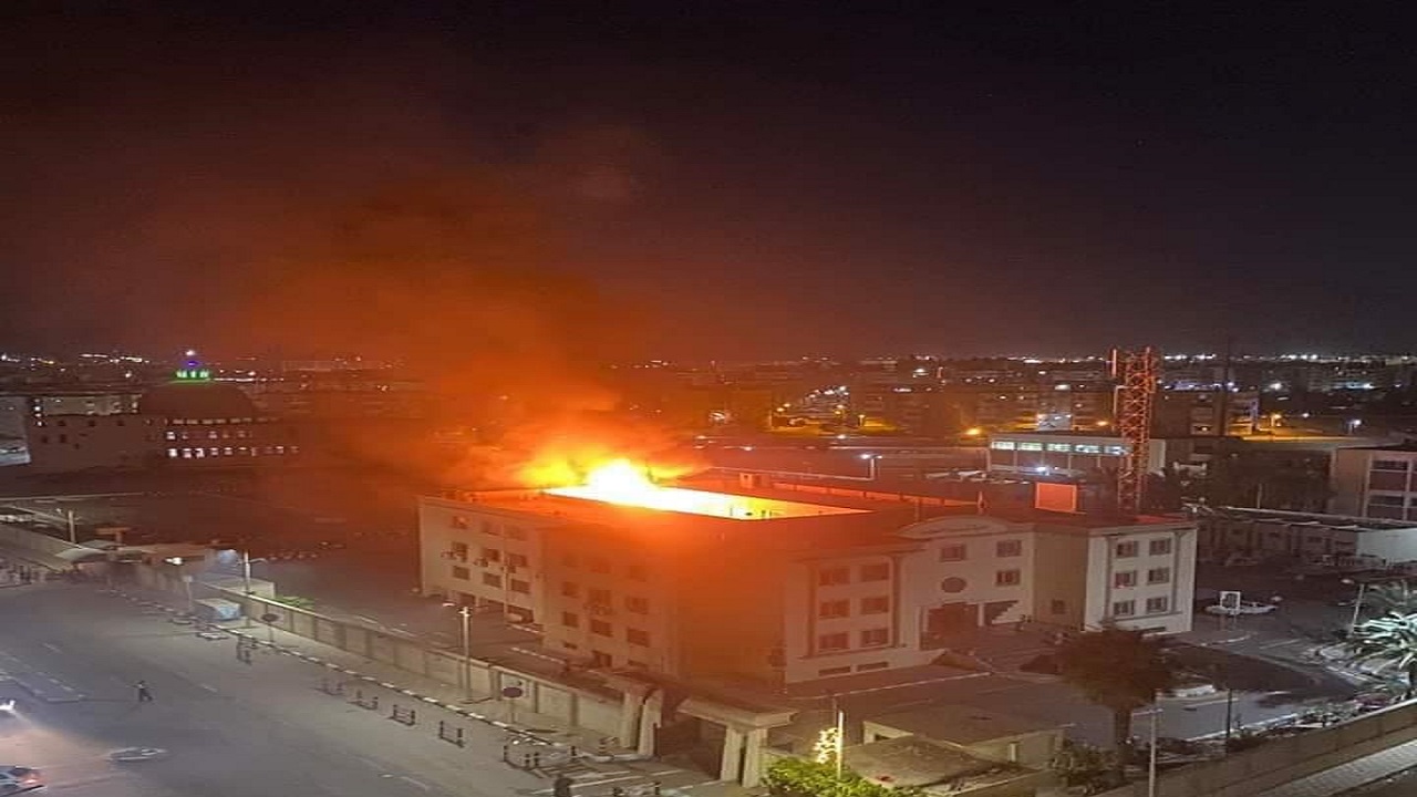 مصرع واختناق 3 أشخاص في حريق هائل بمصر