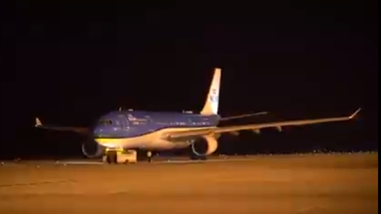 بالفيديو.. لحظة انطلاق أولى الرحلات الدولية من مطار الملك فهد الدولي
