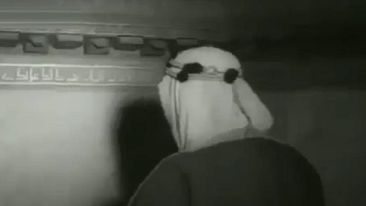 فيديو نادر للملك سعود يصلي في محراب مسجد قرطبة