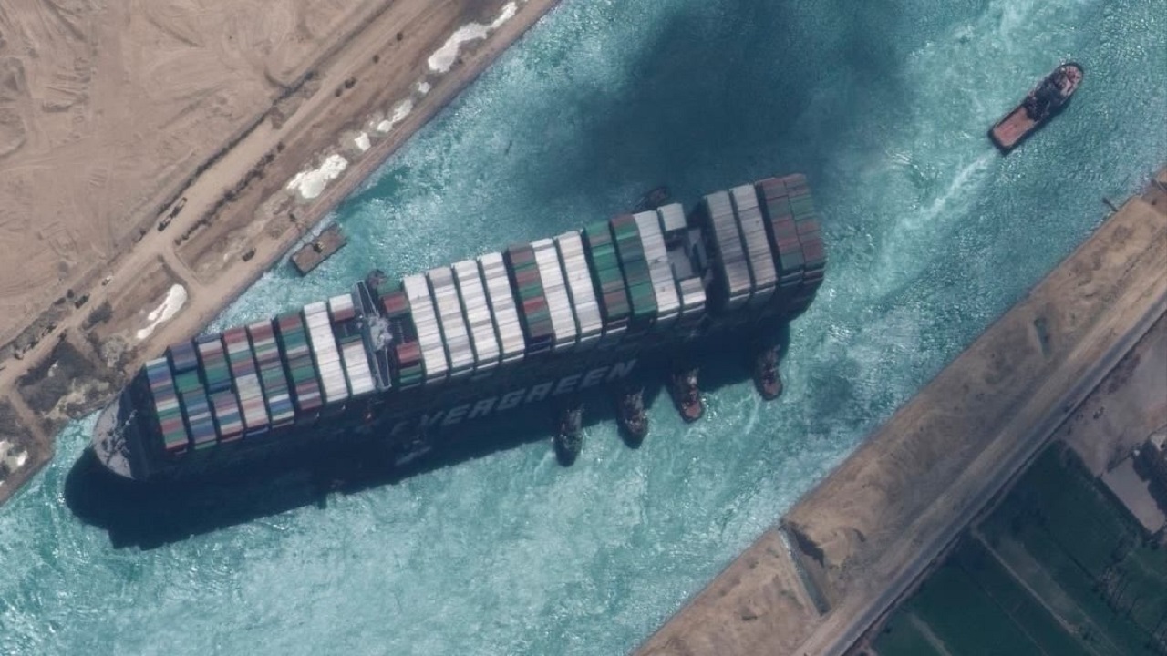 استمرار حجز قناة السويس لسفينة “إيفر غيفن” والشركة المالكة تطالب بالإفراج عن الحاويات