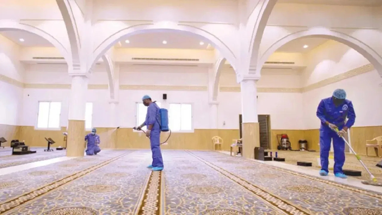 الشؤون الإسلامية تعيد افتتاح 18 مسجداً بعد تعقيمها في 7 مناطق