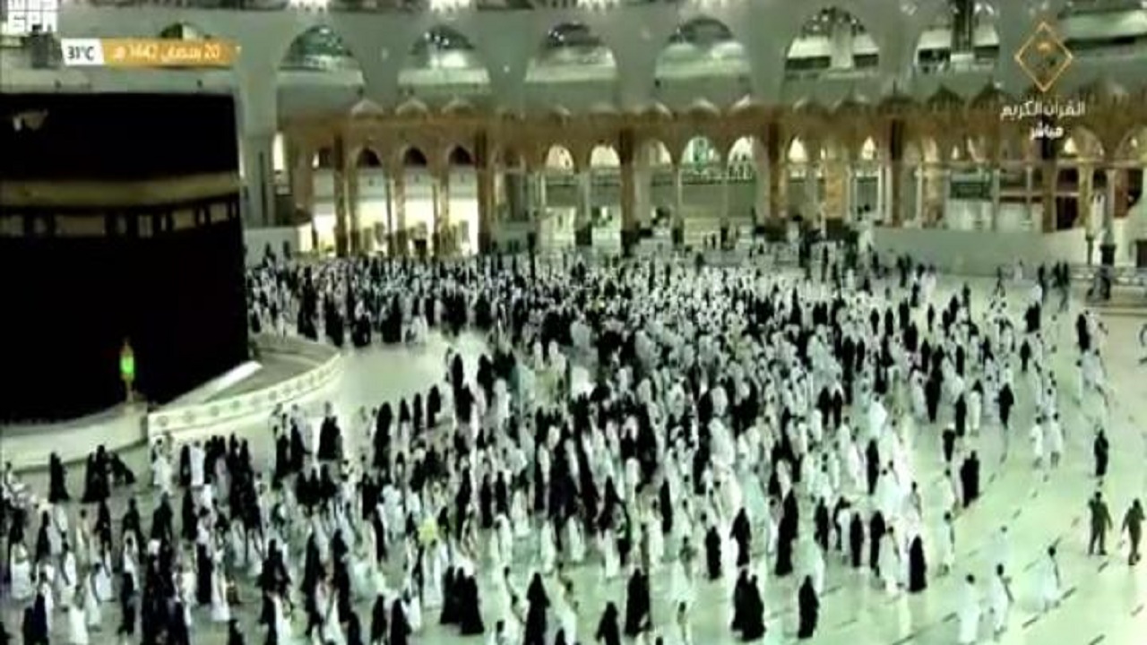 بالفيديو .. “السديس” يعلن عن موعد صلاة التهجد في الحرم المكي
