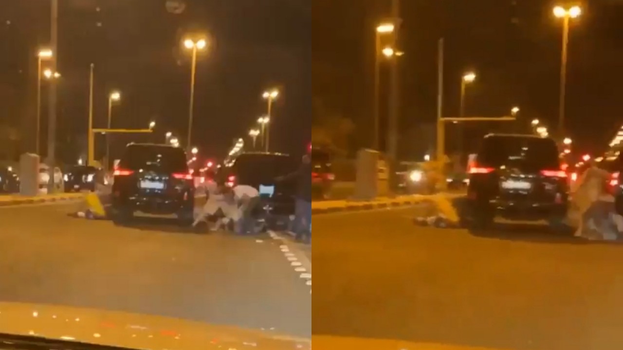 بالفيديو.. لحظة اندلاع مضاربة جماعية عنيفة وسط طريق عام بالكويت