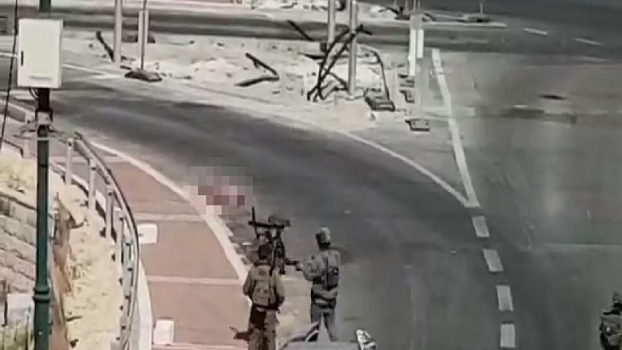 بالفيديو .. الجيش الإسرائيلي يقتل سيدة فلسطينية بحجة مهاجمتها نقطة تفتيش
