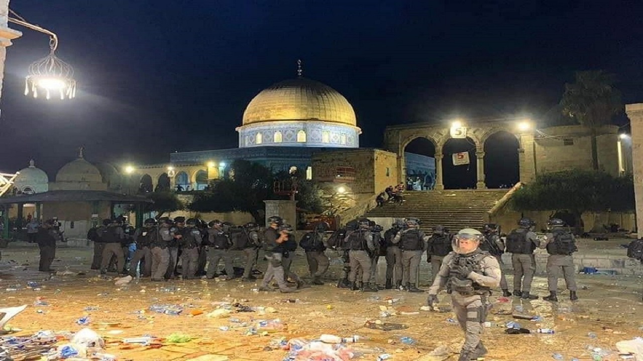 قوات الاحتلال الإسرائيلي تقتحم المسجد الأقصى خلال صلاة التراويح