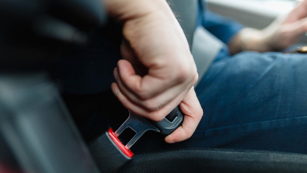 أهمية استخدام حزام الأمان أثناء القيادة