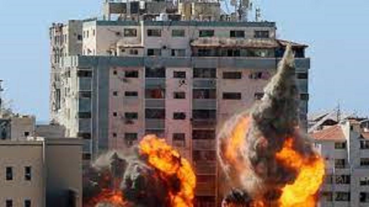 طيار إسرائيلي يوضح سبب تدمير الأبراج السكنية في غزة