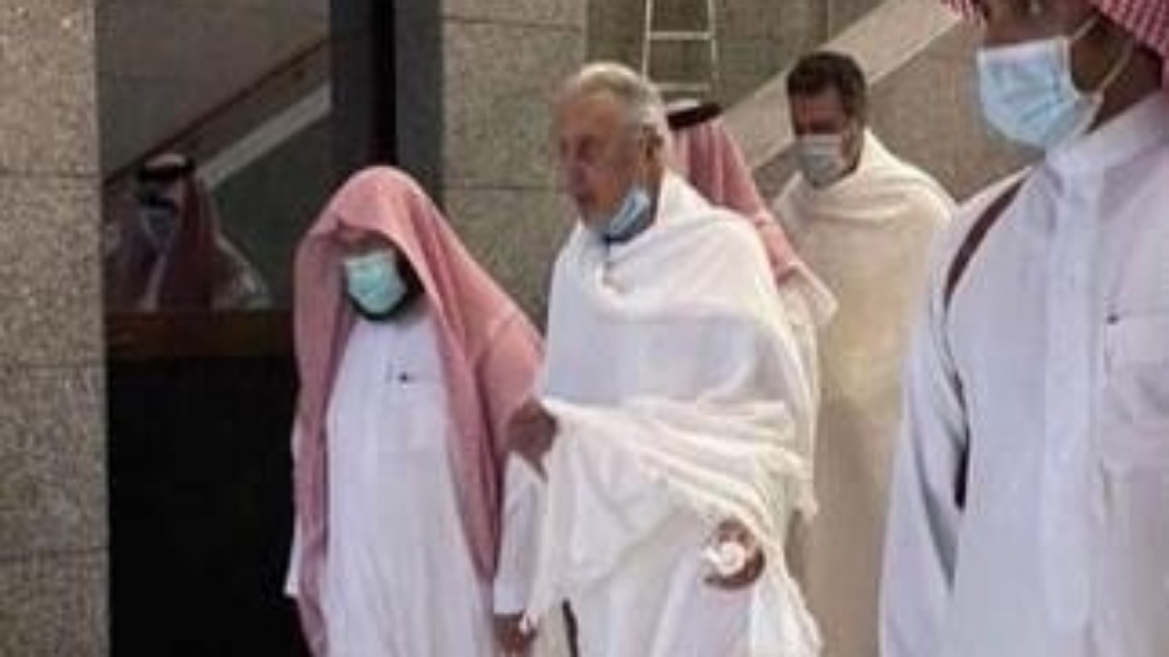 بالفيديو والصور.. أمير مكة في المسجد الحرام لتأدية مناسك العمرة