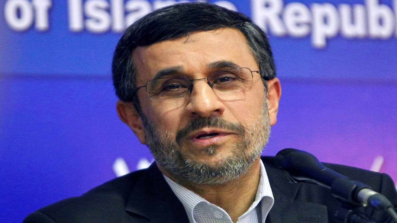 أحمدي نجاد يهدد بفضح أسرار خامنئي ورجاله حال رفض ترشحه في الانتخابات