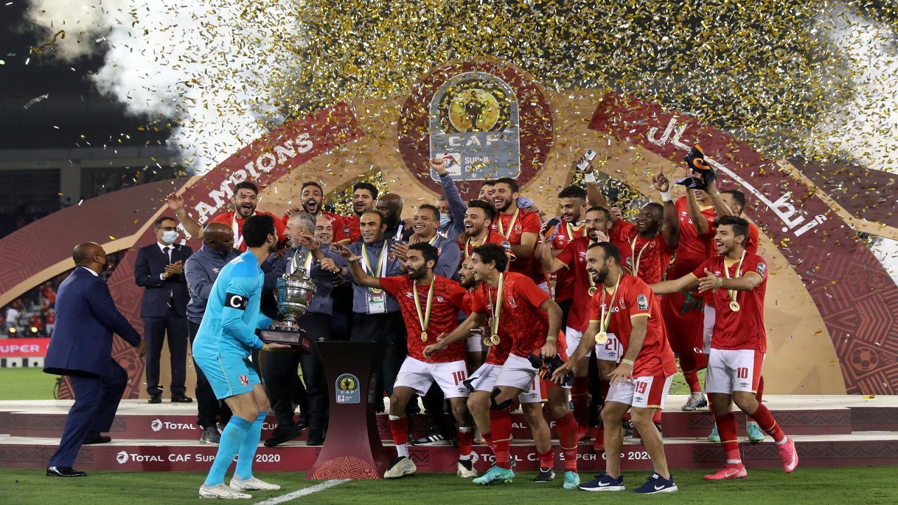 الأهلي المصري يتوج بلقب كأس السوبر الأفريقي