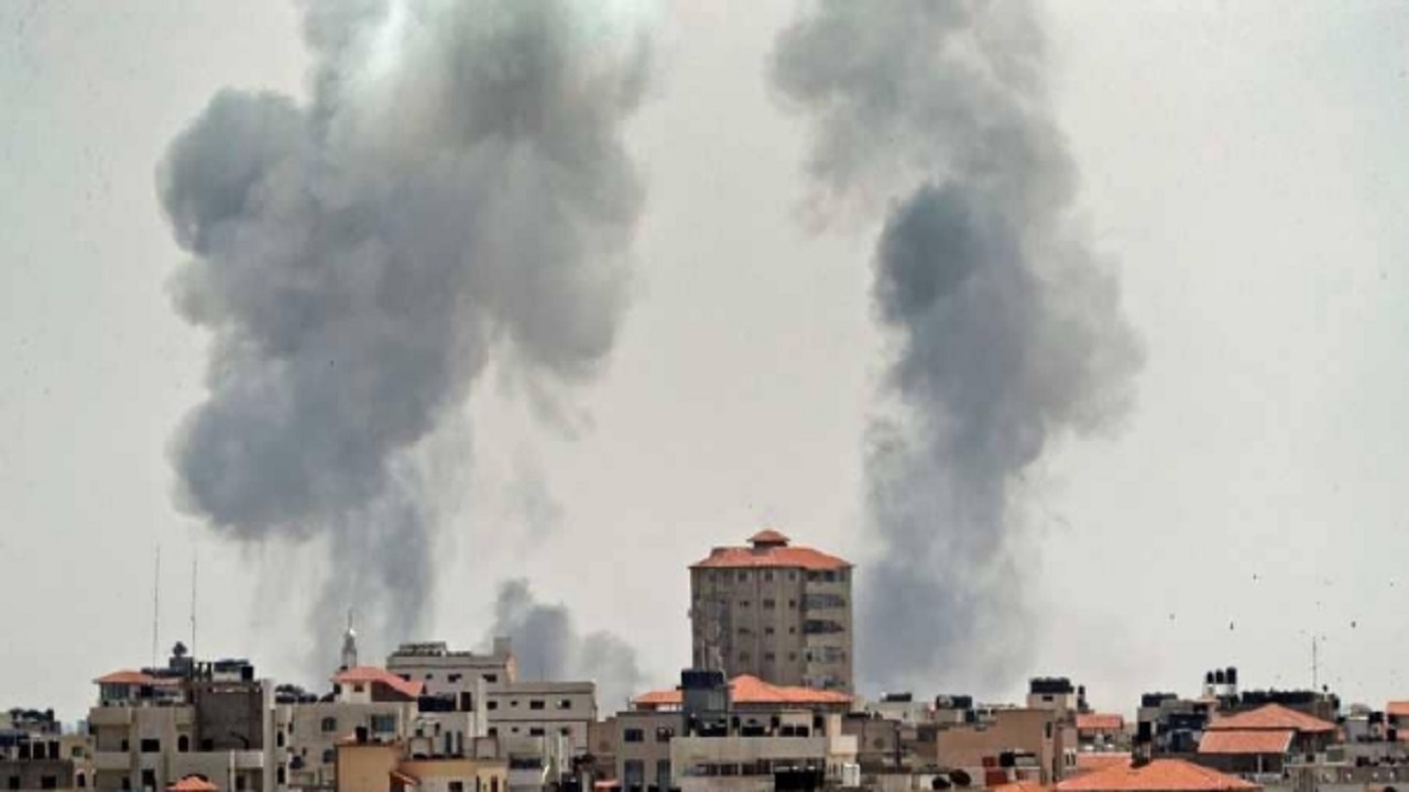 استشهاد فلسطينية وإصابة العشرات في سلسلة غارات شنتها طائرات الاحتلال على قطاع غزة