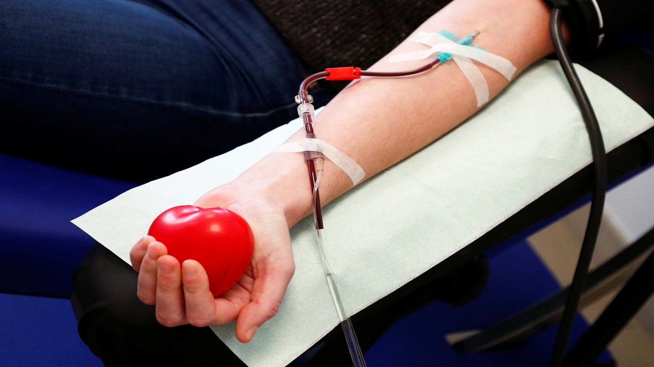 &#8221; الصحة &#8221; توضح شروط وفوائد التبرع بالدم