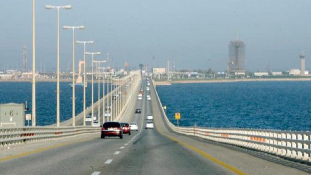 الجوازات: 82 ألف مسافر عبر جسر الملك فهد منذ رفع قيود السفر